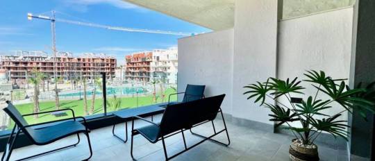 Uw mediterrane oase wacht op u in dit Appartement te koop in El Raso, het hart van Guardamar